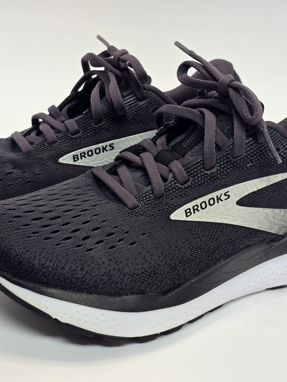 Brooks Ghost 16 Women’s Running Shoes Black Size 7.5 B Medium